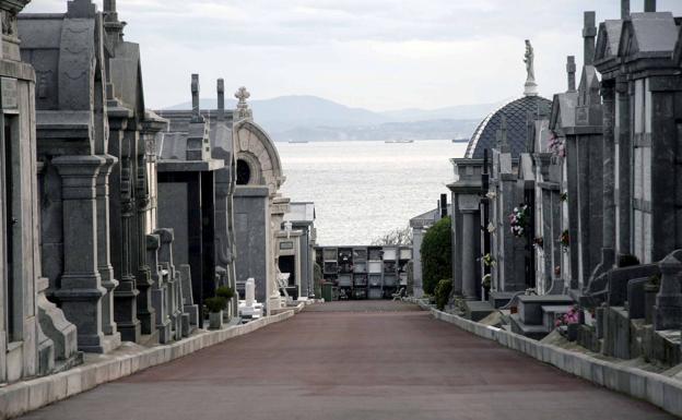 Castro Urdiales organiza visitas teatralizadas al cementerio La Ballena hoy y mañana