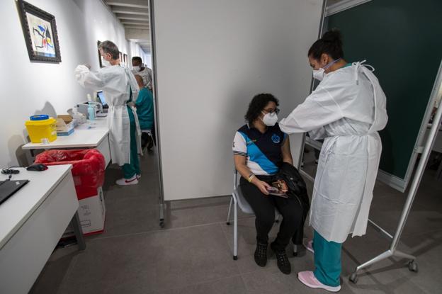 La vacunación se ralentiza todavía más en la recta final, con 11.000 dosis en una semana