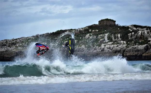 El espectáculo del 'Noja Motosurf Series' vuelve a la playa de Ris