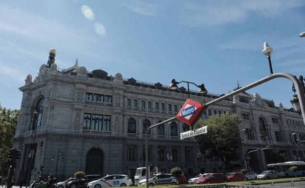 Las familias se resisten a gastar y los depósitos apenas bajan un 0,3%