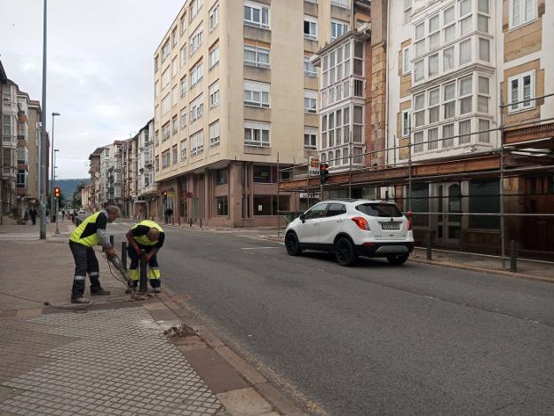 Arranca la obra de renovación urbana de la avenida del Puente de Carlos III de Reinosa