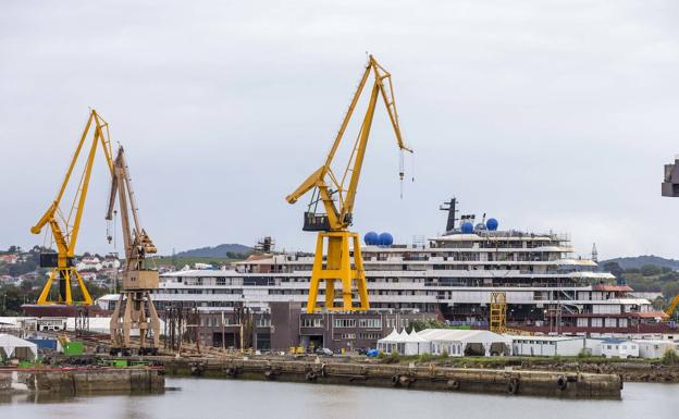 Más de 50 trabajadores del crucero Evrima en Astander, confinados en hoteles por un brote