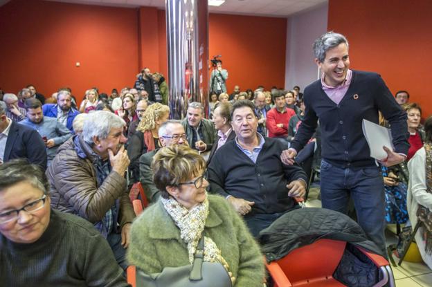 El sector crítico aún no tiene candidato para pelear el liderazgo del PSOE a Zuloaga