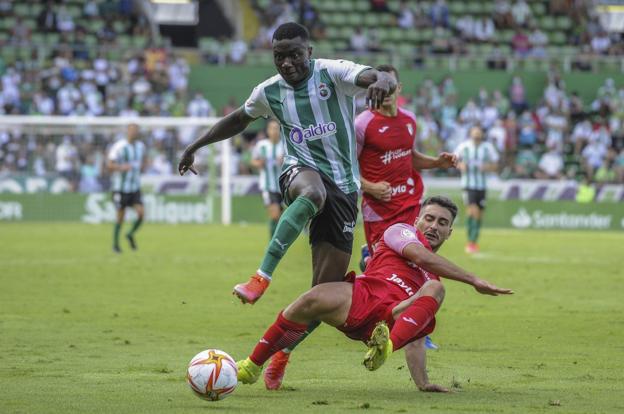 «Nadie se aficiona al Racing viéndolo por televisión. Los horarios son una pena», critican las peñas