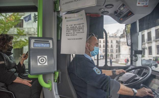 Santander pone en marcha un proyecto piloto para pagar el TUS con la app de la UC