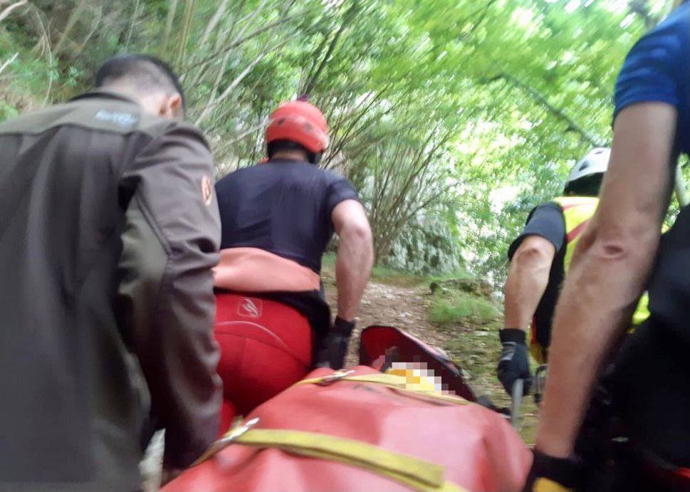 Las imágenes del complicado rescate del menor accidentado en Peñarrubia