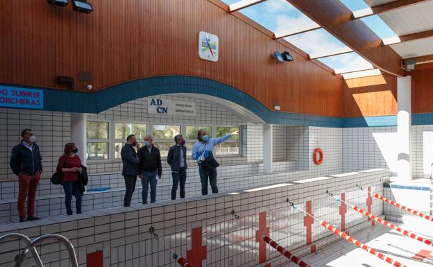 Comienzan las obras para renovar la cubierta de las piscinas de Reinosa