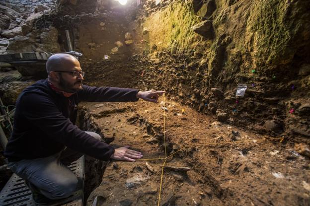 Encuentran una muela de neandertal en el yacimiento de la Cueva del Castillo