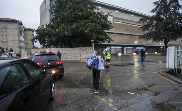 «¡Pero cómo voy a dejar a mi hijo jarreando a 300 metros del colegio!»