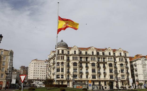 Santander celebrará el 12 de octubre con el izado de la gran bandera y el desfile de la Guardia Civil por Puertochico