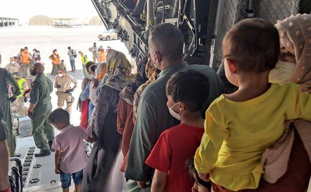 Nace en Santander la primera niña de una pareja de refugiados de Kabul en España