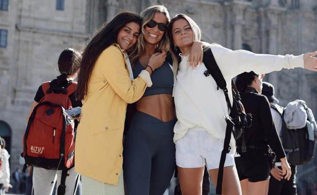 María Pombo y sus amigas 'influencers' hacen el Camino de Santiago con estilo