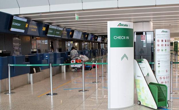 Alitalia se queda en tierra asfixiada por las deudas