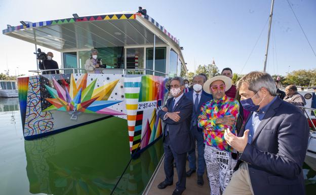 Así es el primer catamarán electrosolar convertido en obra de arte gracias a Metaltec y Okuda