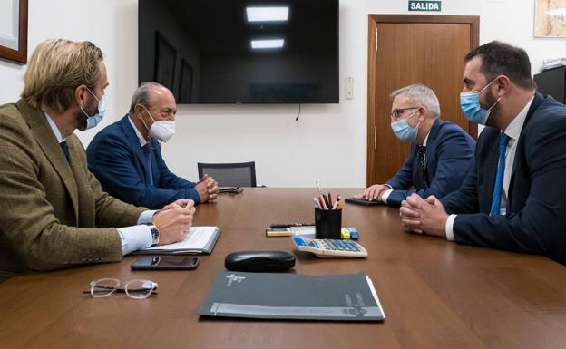 Industria y Telefónica estudian mejorar la conexión de 135.000 cántabros con despliegue de 5G incluido