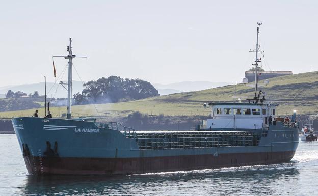 El barco de La Fura deja Requejada