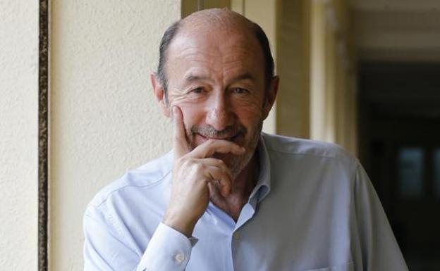 Emotivo homenaje a Rubalcaba en el 40 Congreso: «En los malos y en los buenos momentos, supo dónde debía estar»