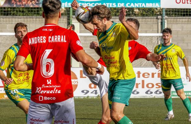 Un Tropezón muy certero vence al Laredo y se lleva el primer derbi cántabro