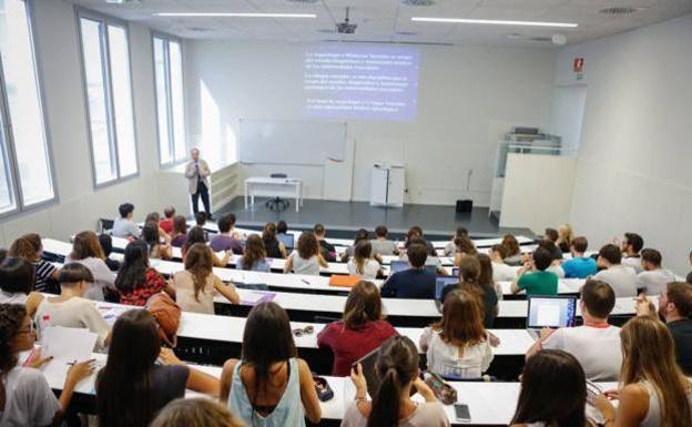 Los jóvenes creen que la universidad no les prepara para un empleo