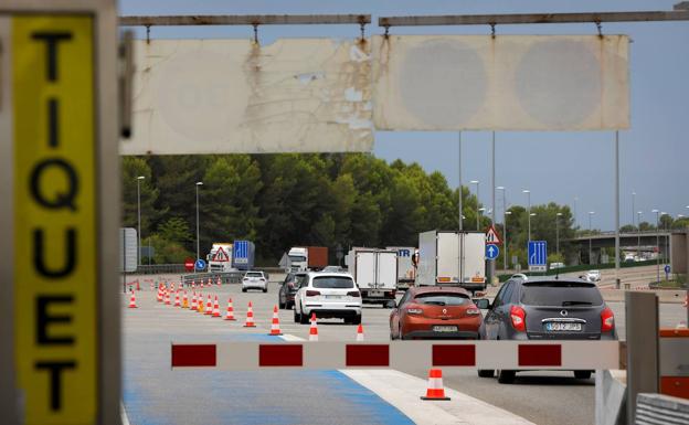 El PSOE se queda solo en la defensa de los nuevos peajes en autovías