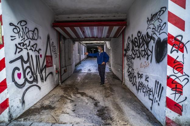 «Hartos» de grafitis en Puertochico