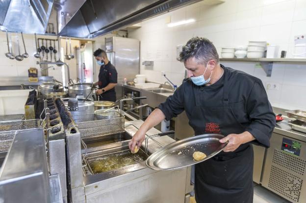 La Taberna del Herrero te lleva la comida a domicilio en Santander y Soto de la Marina