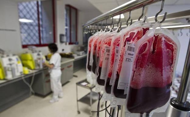 Faltan con urgencia donantes de sangre en Cantabria