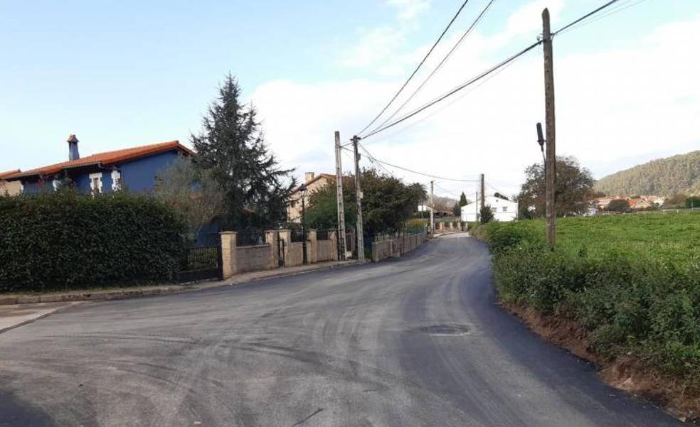 El barrio La Llastra de Escobedo estrena un nuevo asfaltado