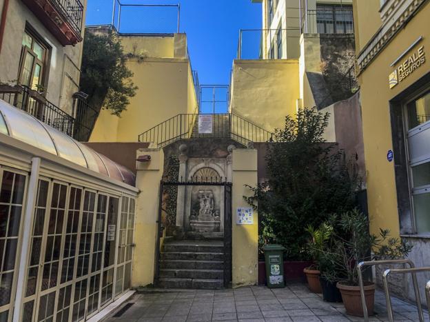 Obras de urgencia en un muro obligan al desalojo parcial del colegio Menéndez Pelayo