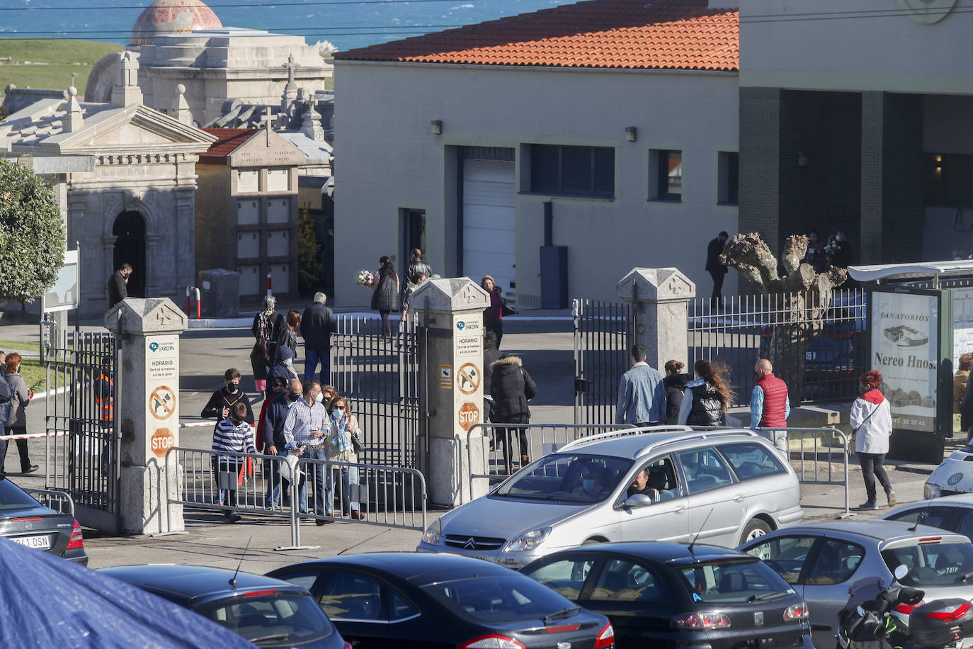 Día de Todos los Santos en los cementerios cántabros