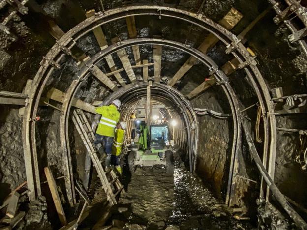 Las dos bocas del túnel de Tetuán ya están unidas tras retirar el material derrumbado