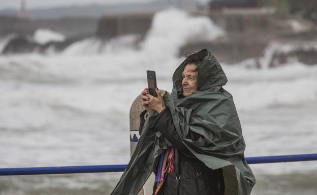 Alertas por mala mar e intensas lluvias en la costa cántabra