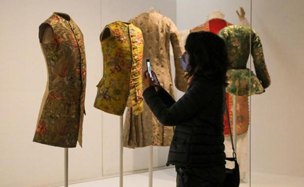 El Museo del Traje de Madrid reabre sus puertas con más de 500 piezas inéditas