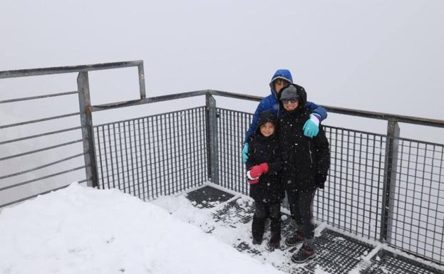 La nieve regresa a las cimas de Cantabria