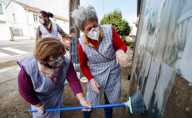 Mujeres de Cazoña y Perines recuperan la memoria viva de sus barrios a través de fotos antiguas