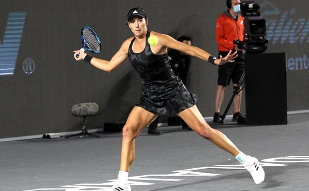 Garbiñe Muguruza tropieza en su debut