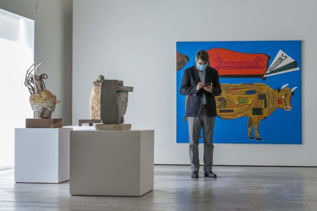 'El buque fantasma' muestra por primera vez dos obras incompletas de Eduardo Arroyo