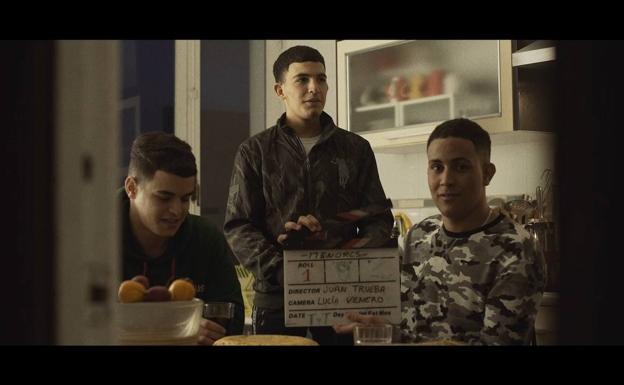 La productora cántabra Trueba & Trueba presenta hoy en la Filmoteca el cortometraje 'Menores'