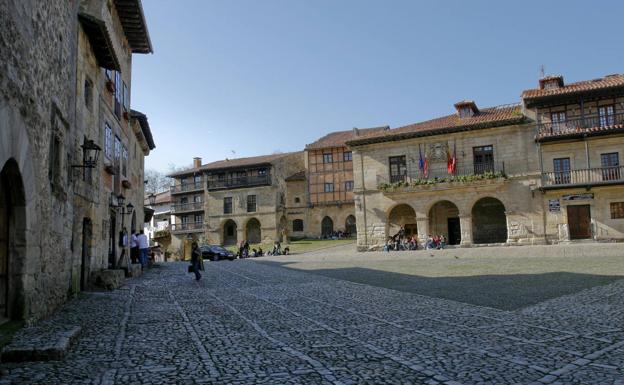 Empleo ratifica la sanción de 6.251 euros al Consistorio de Santillana del Mar por acoso laboral