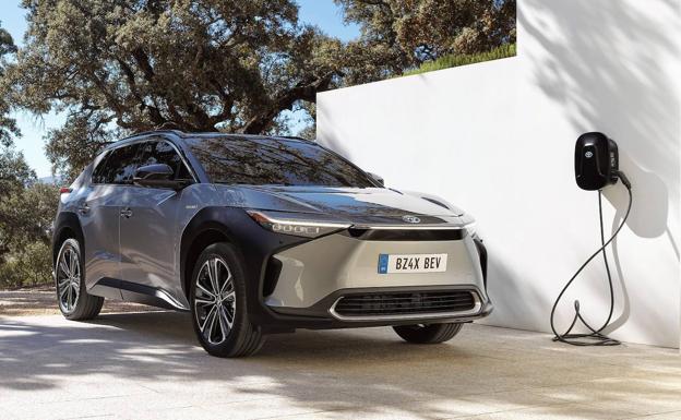 Primer vehículo eléctrico de la nueva marca bZ de Toyota