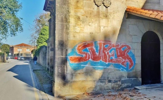 Nuevos ataques con graffitis y pintadas al patrimonio religioso de Los Corrales