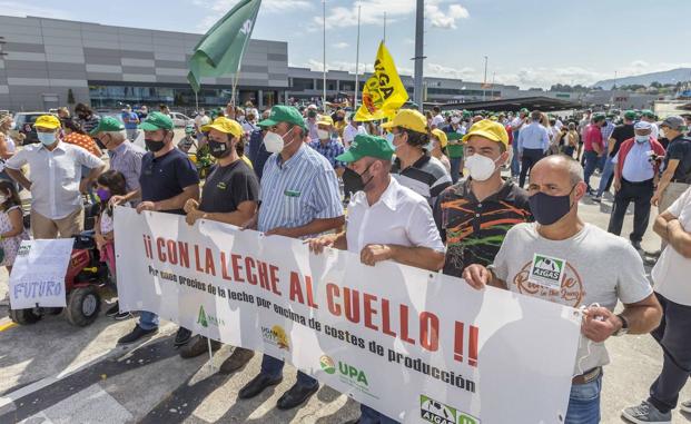 La oposición en bloque carga contra los presupuestos de Ganadería que «no garantizan la supervivencia del sector»