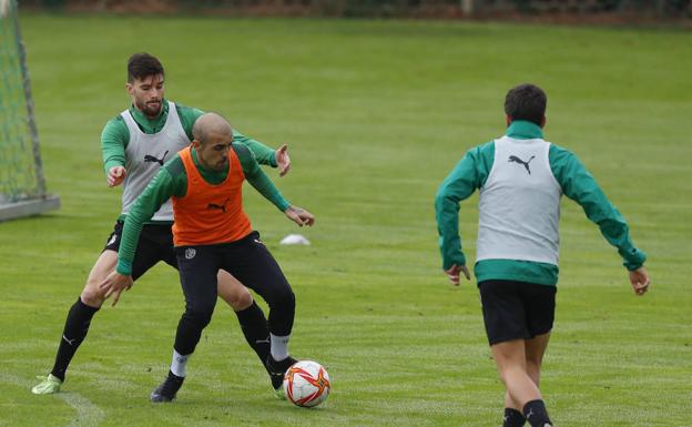 Carlos Castro regresa al grupo tres semanas después