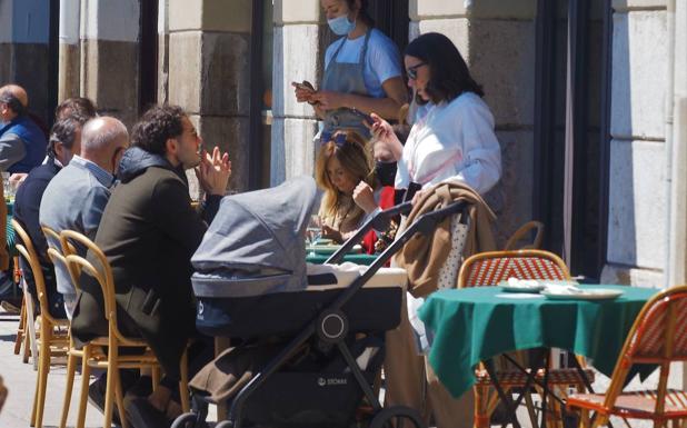 Los regionalistas recuerdan al Ayuntamiento que las terrazas no pueden pegarse a las fachadas