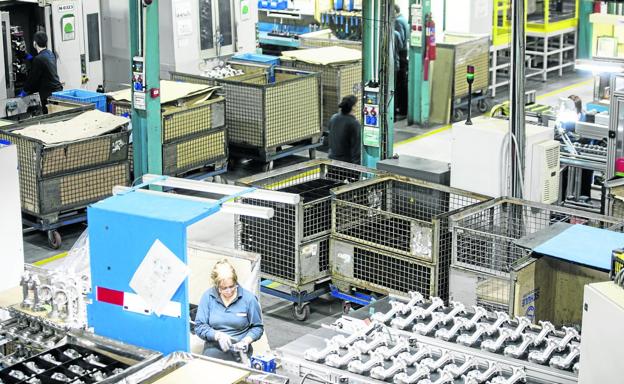 Cantabria cuenta con 914 trabajadores del sector de la automoción afectados por ERTE