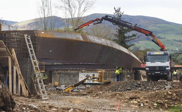 El puente entre Vega de Villafufre y Saro se abrirá el 21 de enero tras seis meses de obras