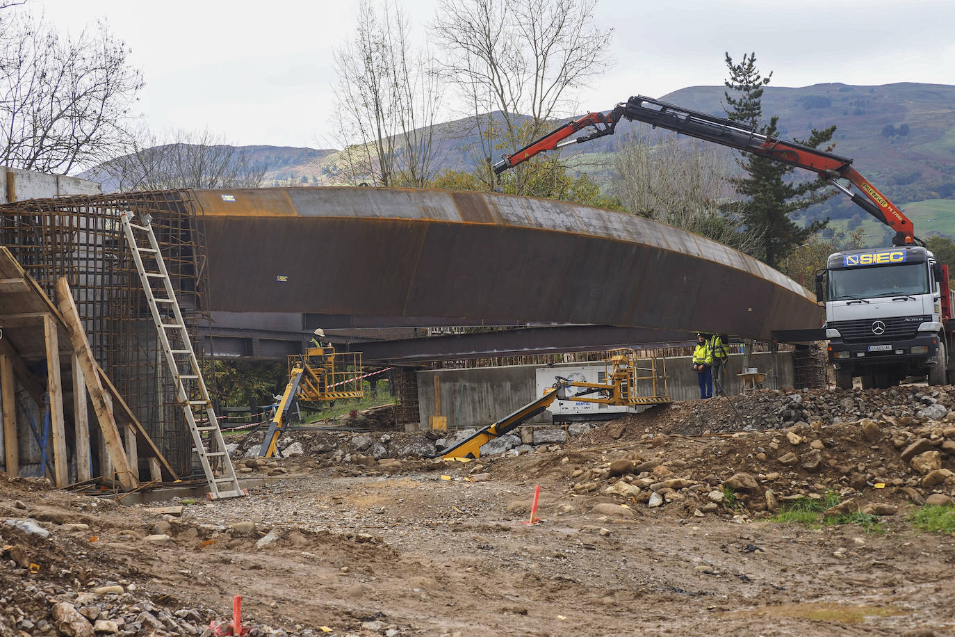 Así avanzan las obras del puente sobre el Pisueña