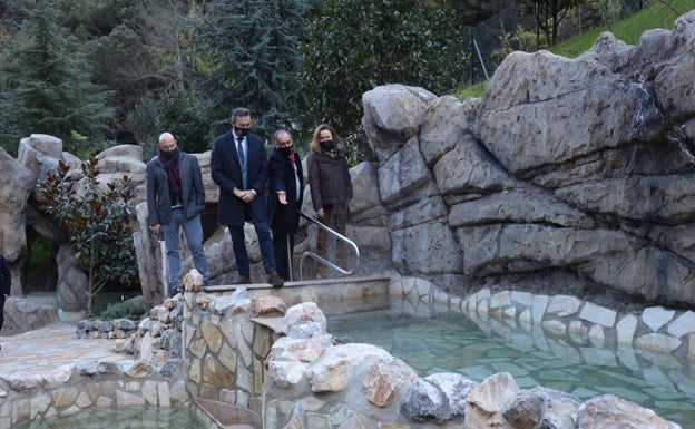 Las pozas termales del exterior del Balneario de La Hermida entran en funcionamiento