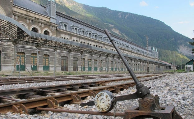 'Talleres del Astillero' suministró el material ferroviario de la Estación de Canfranc, en 1925