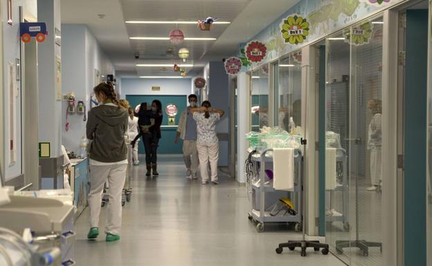 Valdecilla ha ingresado ya a 114 niños en noviembre por infecciones respiratorias